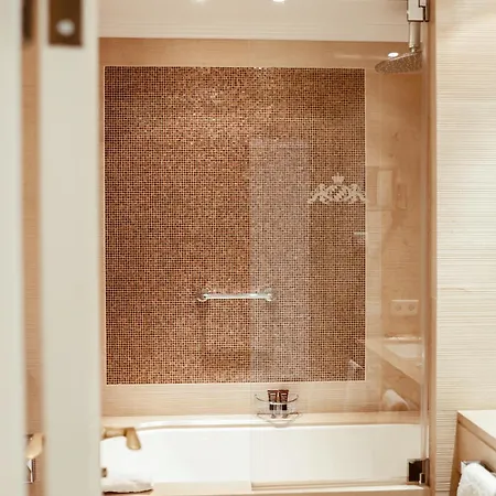 Bayerischer Hof Отель 5*