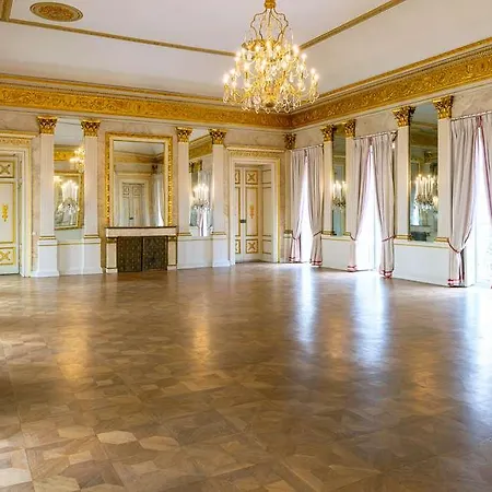 Bayerischer Hof - The Leading Of The World