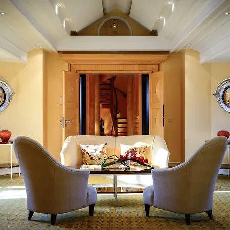 Bayerischer Hof - The Leading Of The World