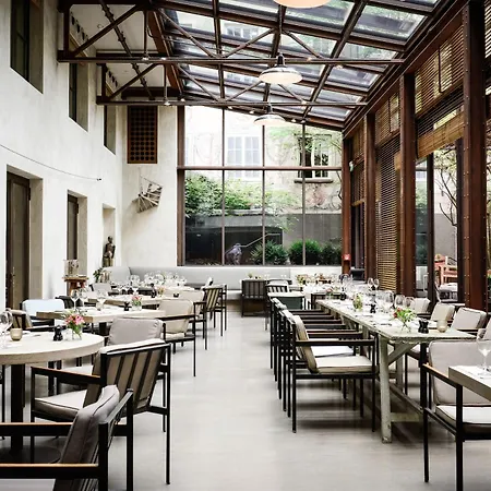 Bayerischer Hof - The Leading Of The World