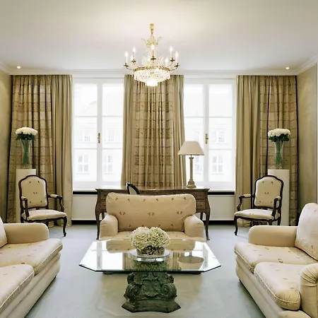 Отель Bayerischer Hof - The Leading Of The World Мюнхен