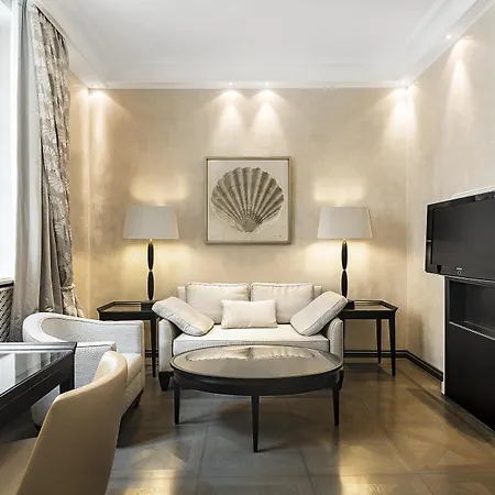 Bayerischer Hof - The Leading Of The World