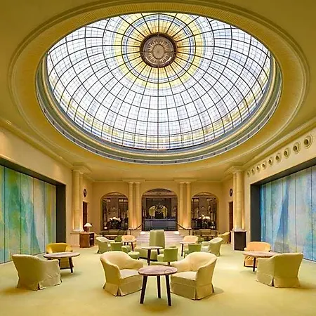 Bayerischer Hof - The Leading Of The World מלון