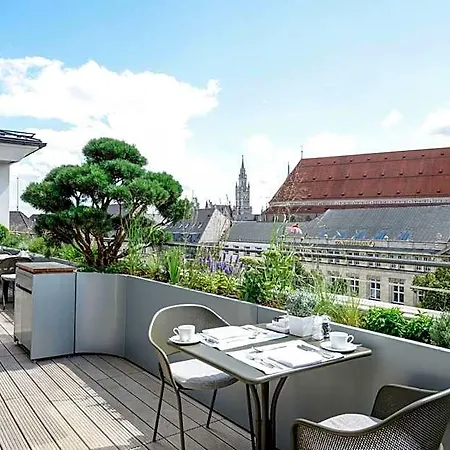 Bayerischer Hof - The Leading Of The World מינכן