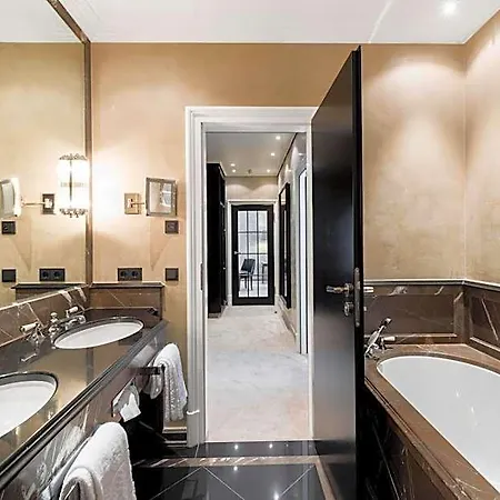 Bayerischer Hof - The Leading Of The World