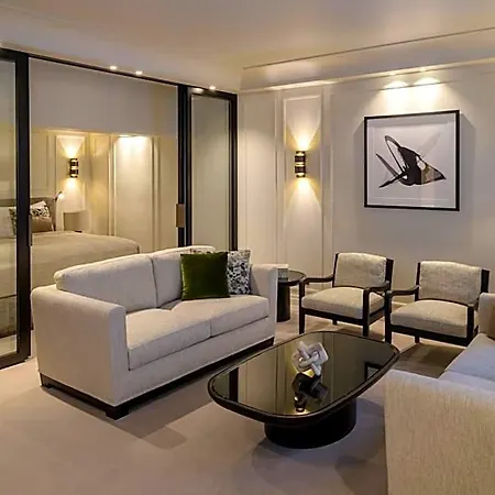 Bayerischer Hof - The Leading Of The World מינכן