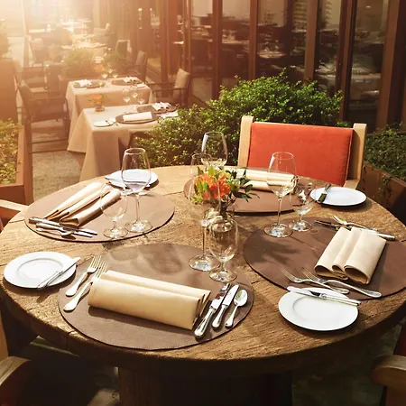 Отель Bayerischer Hof - The Leading Of The World Мюнхен