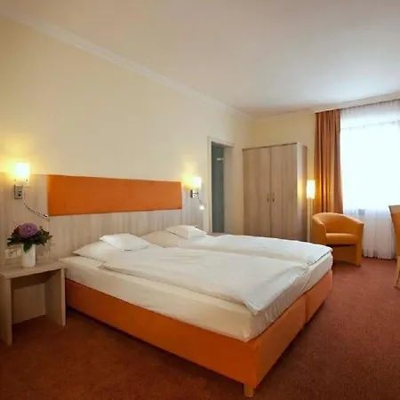 Отель Bayerischer Hof - The Leading Of The World 5*