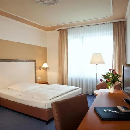 Bayerischer Hof - The Leading Of The World Отель