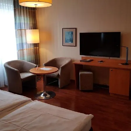 Отель Bayerischer Hof - The Leading Of The World 5*