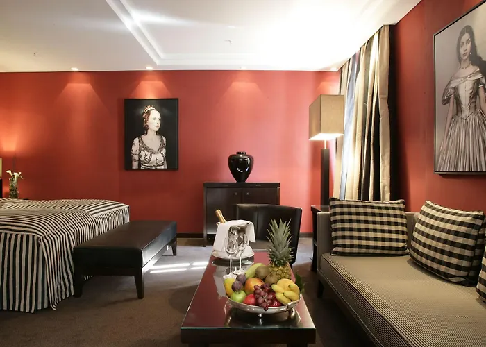 Bayerischer Hof Hotel 5*